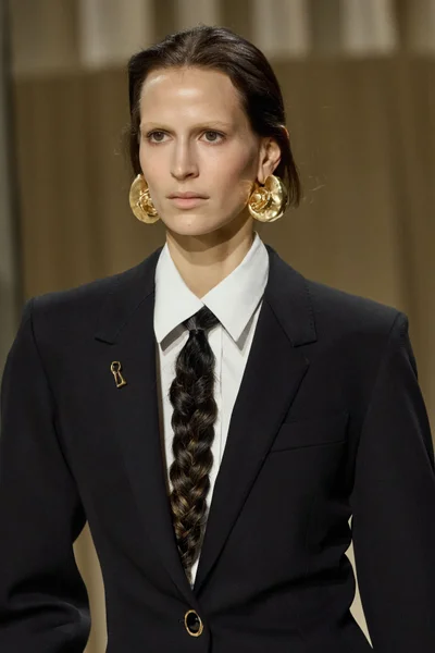 Look 3